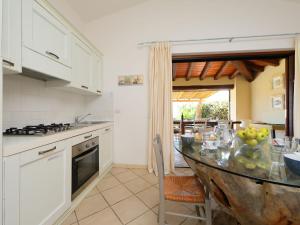 Holiday Home Iris by Interhome