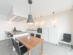 Apartment Lakeview with parking by Interhome