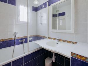 Appartements Apartment Les Rivages de Coudouliere-9 by Interhome : photos des chambres