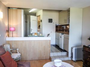 Studio Les Marinas-11 by Interhome