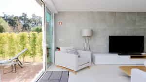 Villa Sadler- Clever Details, Central Vilamoura, Sleeps 6, luxury, walking distance