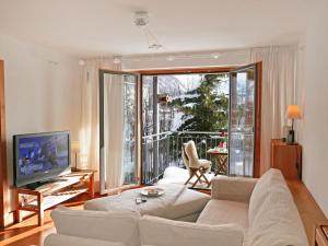 Apartment Chesa San Bastiaun B5 by Interhome