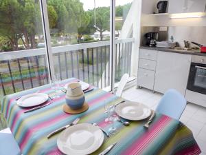 Apartment Les Flamants Roses-8 by Interhome