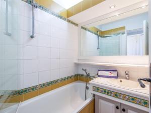 Apartment Les Rivages des Issambres-6 by Interhome