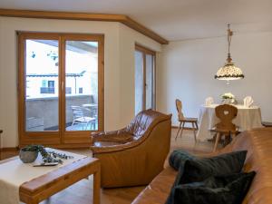 Apartment Chesa Ginellas by Interhome