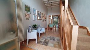 16 Clarence Hill - Iconic Dartmouth House with Enchanting Garden