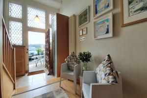 16 Clarence Hill - Iconic Dartmouth House with Enchanting Garden