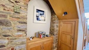 16 Clarence Hill - Iconic Dartmouth House with Enchanting Garden