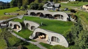 Erdhäuser und Apartments mit Seeblick und Alleinlage - Lienz