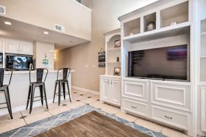 Idyllic Montgomery Condo with Pool and Lake View!