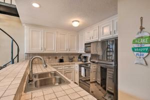 Idyllic Montgomery Condo with Pool and Lake View!