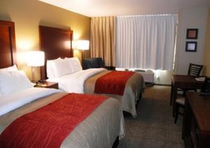 Double Room with Two Double Beds and River View - Non-Smoking room in Comfort Inn River's Edge