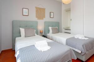 Gorgeous 2BDR Apartment WPatio & Pool by LovelyStay