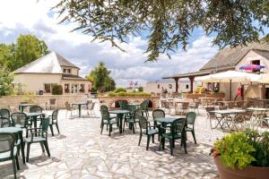 Maisons de vacances Bungalow de 3 chambres avec piscine partagee et jardin amenage a Onzain : photos des chambres