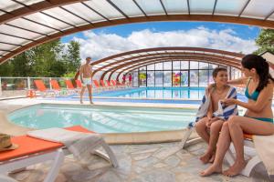 Maisons de vacances Bungalow de 3 chambres avec piscine partagee et jardin amenage a Onzain : photos des chambres