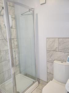 Garden Room Northolt Near Heathrow Airport