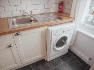 Immaculate luxury apartment 700 mtrs from the beach