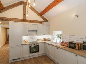 Rhianwen, Plas Moelfre Hall Barns