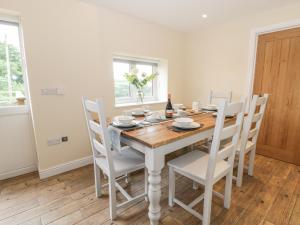 Rhianwen, Plas Moelfre Hall Barns