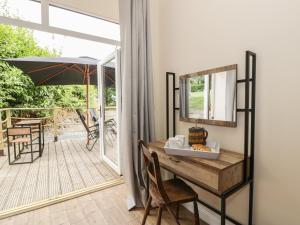 Rhianwen, Plas Moelfre Hall Barns