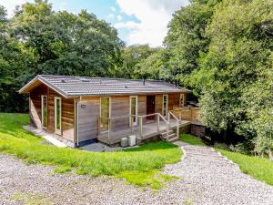 8 Streamside, Looe