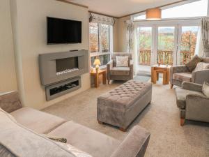 Avonal Lodge 24
