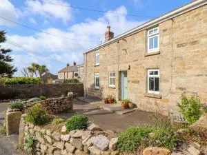 Chy Lowena - Lower Boscaswell