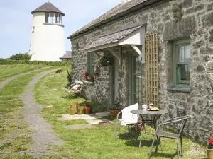 Three Gates - Llangoed