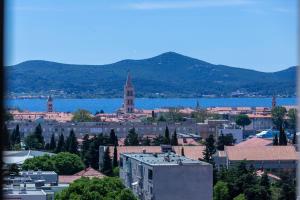 Jadran apartment with balcony and parking garage