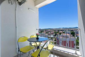 Jadran apartment with balcony and parking garage