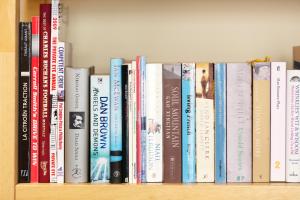 Veeve - Magnificent Marble Arch