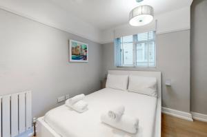 Super 1 Bedroom Flat in Hendon near Middlesex University with private parking