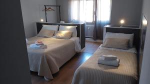 Comfort Triple Room With Terrace room in Gira Guest House