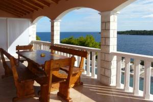 Apartment in Prizba with sea view, balcony, air conditioning, WiFi 5080-1