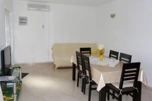 Apartment in Prizba with sea view, balcony, air conditioning, WiFi 5080-1