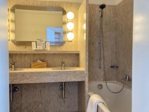 Double Room with Lake View room in Rössli Hurden