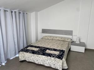 Ample house with views in front of Baells reservoir