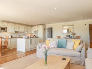 2 Burgh Island Causeway