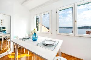 Happy House Bregovita by Irundo