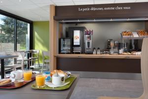 Hotels B&B HOTEL Nimes Ville Active, parking securise gratuit : photos des chambres