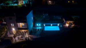 Hill Apartment with Private Pool