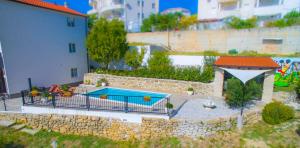 Hill Apartment with Private Pool