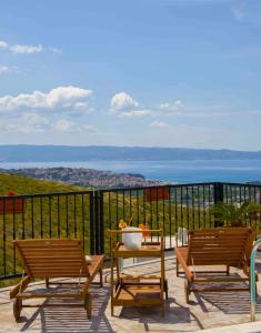 Hill Apartment with Private Pool 