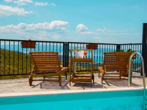 Hill Apartment with Private Pool