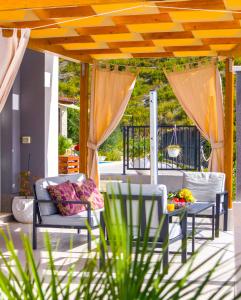 Hill Apartment with Private Pool