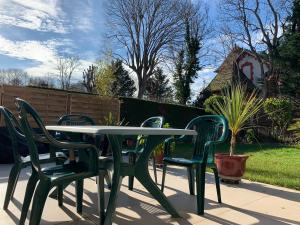 Maisons de vacances VILLA 600m de la plage calme Location possible a partir de 3 nuitees, pouvant accueillir 6-8 pers Activites nautiques randonnee velo peche golf casinos : photos des chambres