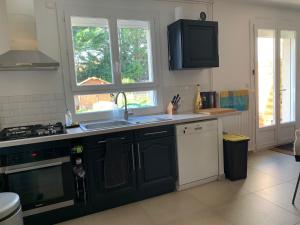 Maisons de vacances VILLA 600m de la plage calme Location possible a partir de 3 nuitees, pouvant accueillir 6-8 pers Activites nautiques randonnee velo peche golf casinos : photos des chambres