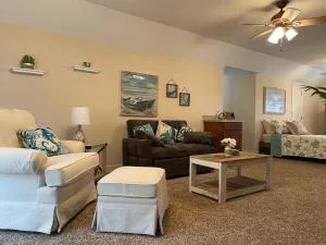 Adorable private 1-bedroom studio on mini-farm. - 泽弗希尔斯