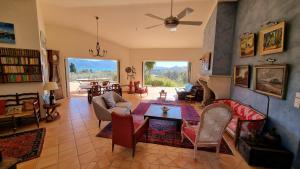 CASA SOPRANA - HAUT DE VILLA indépendant avec piscine et jardin privés - Independant TOP OF VILLA with private pool and garden