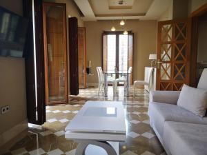 Luxury Apartment with views to Alcazar, Cathedral and Giralda.